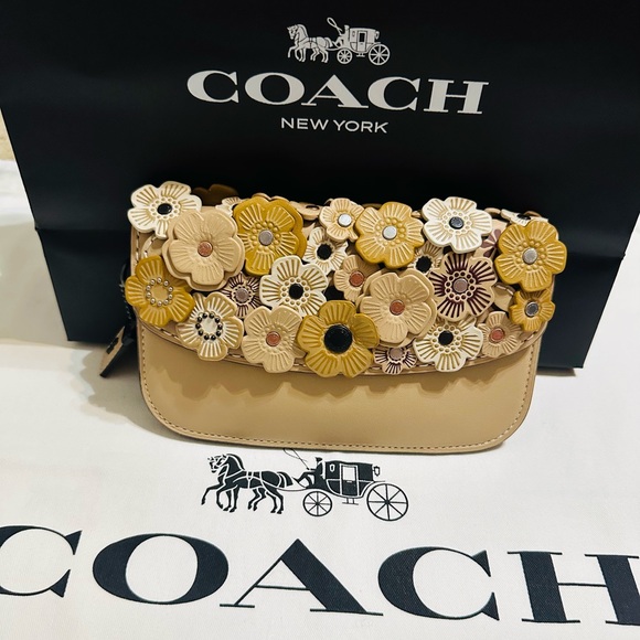 Coach 1941 Tea Rose Beechwood Clutch - Picture 1 of 3